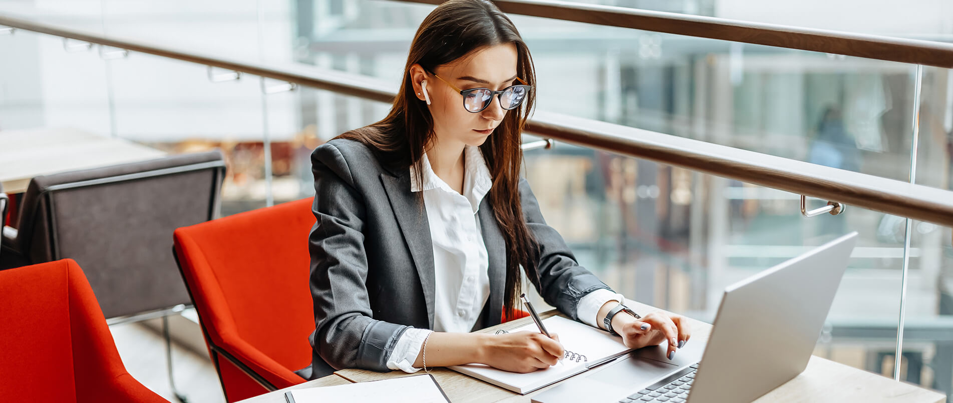 MWC 2024丨pp模拟器电子游戏全新Wi-Fi 7和蓝牙5.4模组组合，为PC提供巅峰无线连接体验