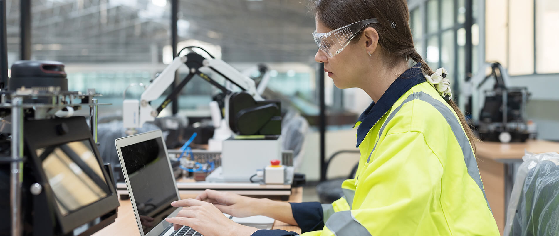 加速量产化节奏！pp模拟器电子游戏5G RedCap模组RG255C-CN顺利通过SRRC认证