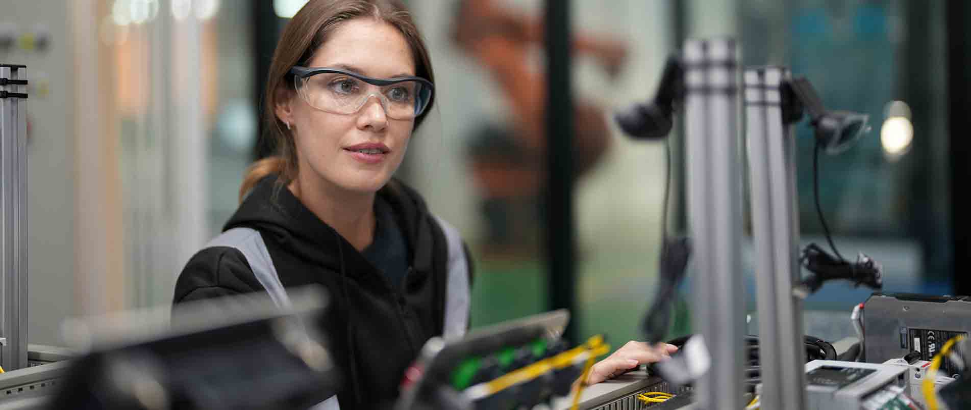 pp模拟器电子游戏精彩亮相IOTE 2024：探究技术融合，展望智慧未来